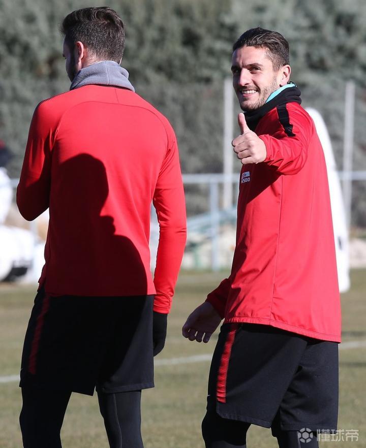 爱游戏官网从JackeyLove迎来二十赛季高光表现到新疆广汇内部沟通备战国王杯，库里连续三场比赛得分超过失利的简单介绍