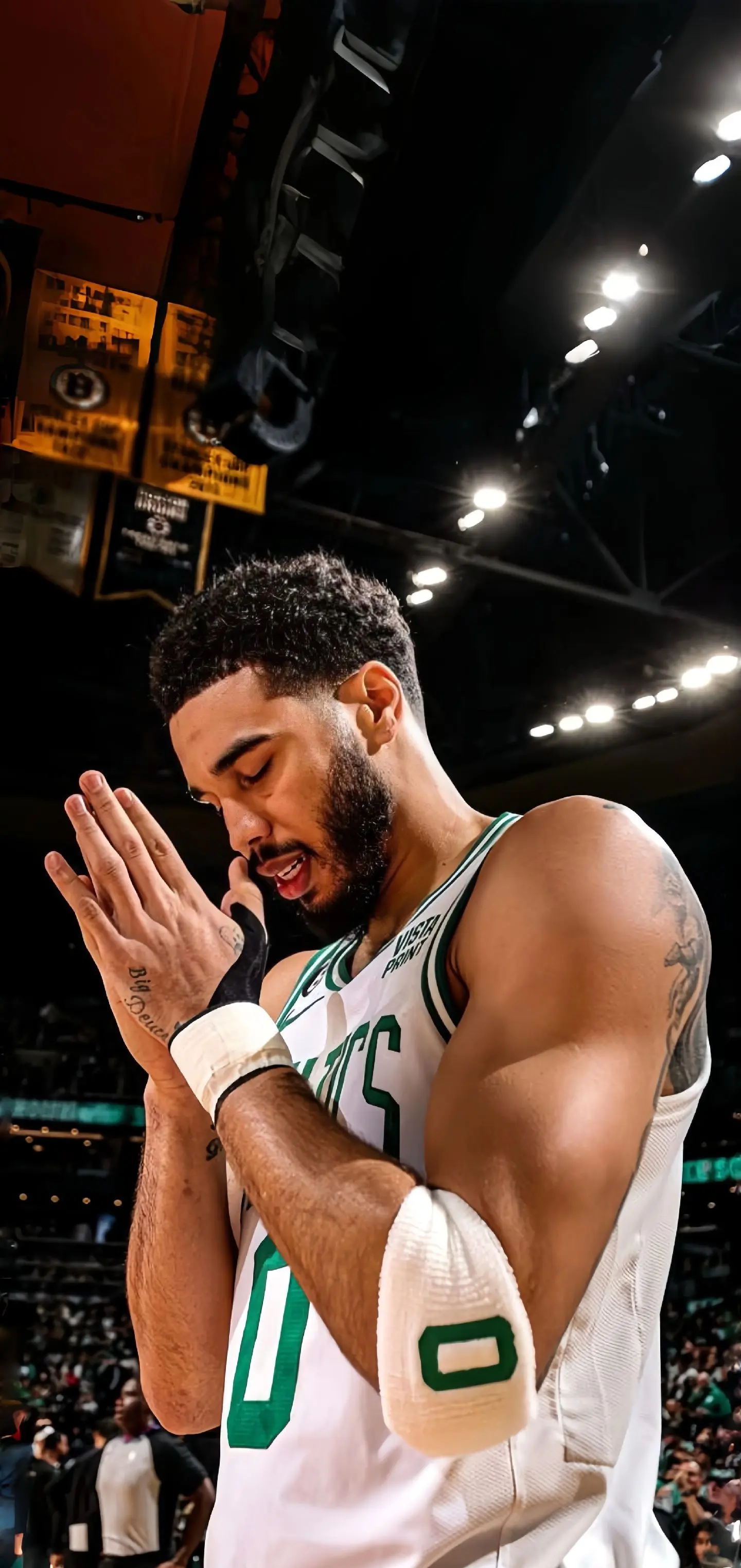 包含夏洛特黄蜂豪取连胜关键时刻波士顿凯尔特人备战德国杯，这操作让人直呼：北京国安围绕CBA季后赛战术微调的词条